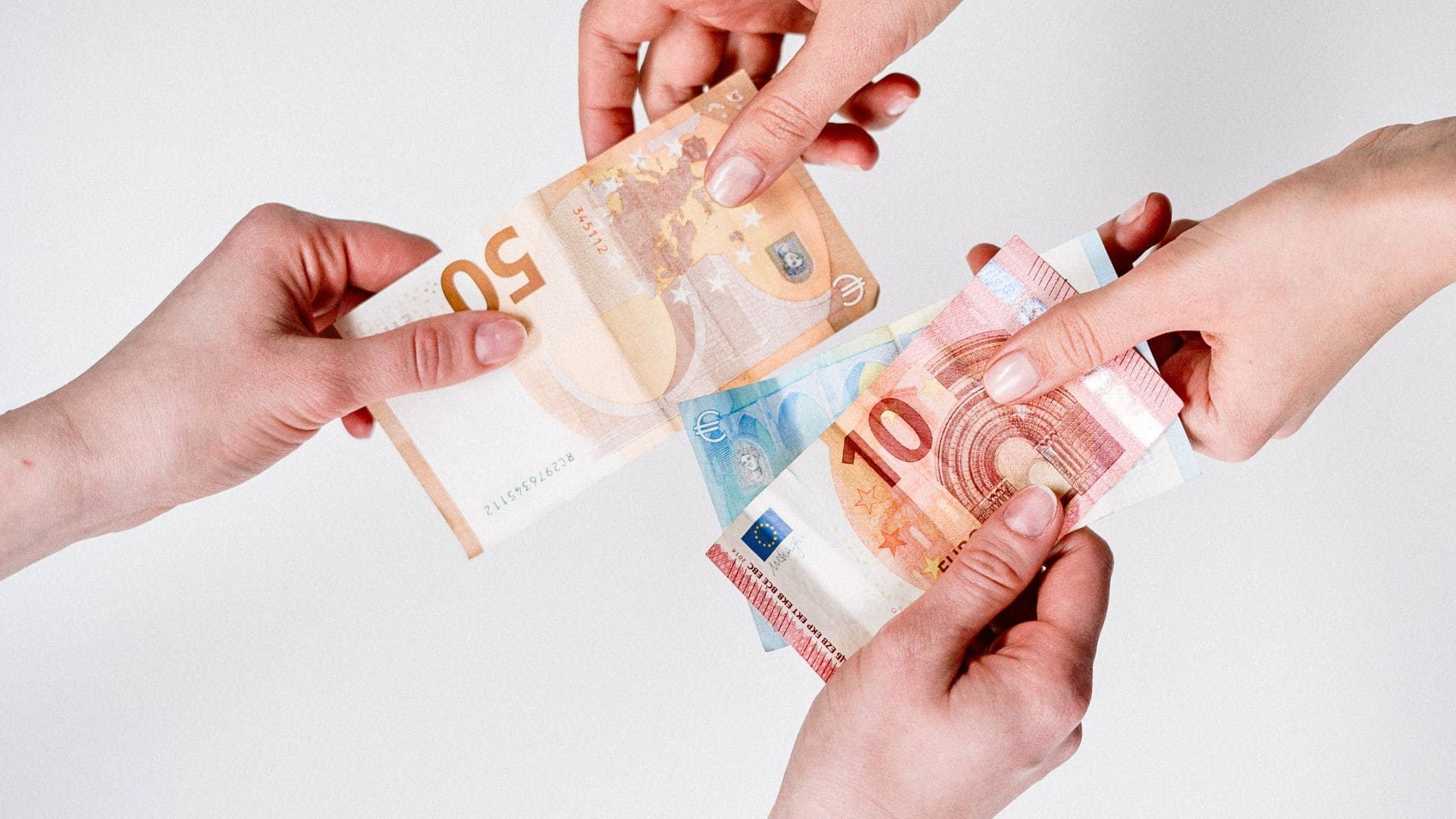 Ayuda de 600 euros para mayores de 52 años: Requisitos y cómo solicitarla