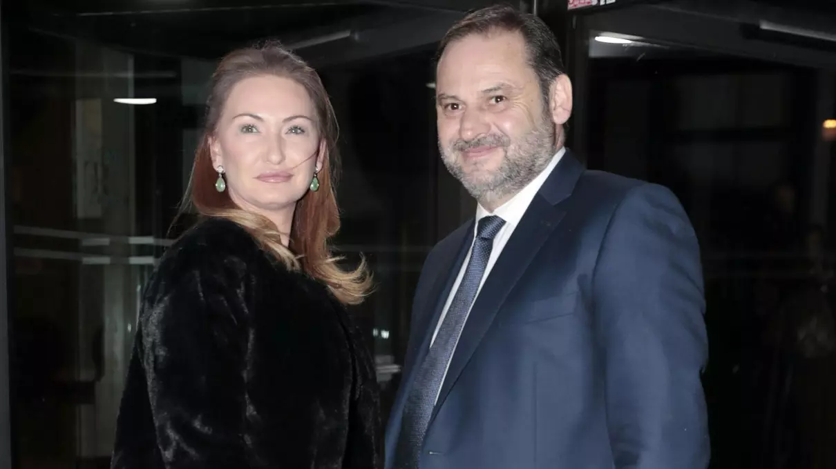 José Luis Ábalos Rubia: Trayectoria y Controversias del Político Español